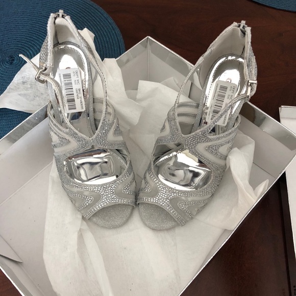 Heels - Picture 2 of 4